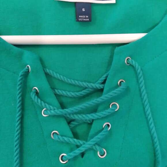 Karen Scott green Tshirt, size Small with front lacing detail - Picture 3 of 4